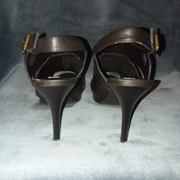 Vera Wang Suneli brown leather strapped heel - Picture 3 of 4